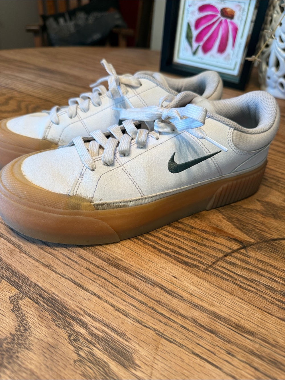 Nike Leather Sneakers with gum sole. Size 8.5. Forest green details